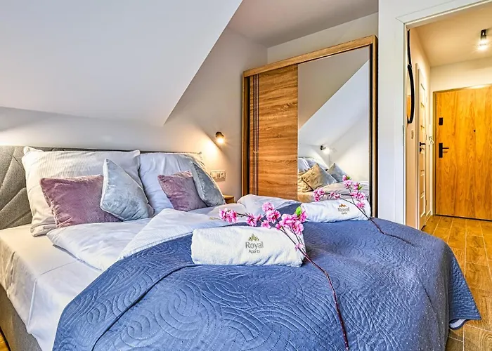 Butikowe Pine By Royal Aparts