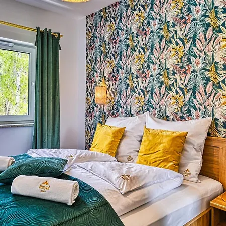 Butikowe Pine By Royal Aparts דירה שצ'קלארסקה פוראובה