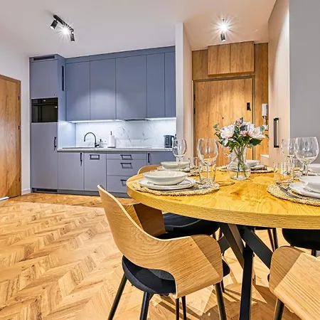 Butikowe Pine By Royal Aparts שצ'קלארסקה פוראובה