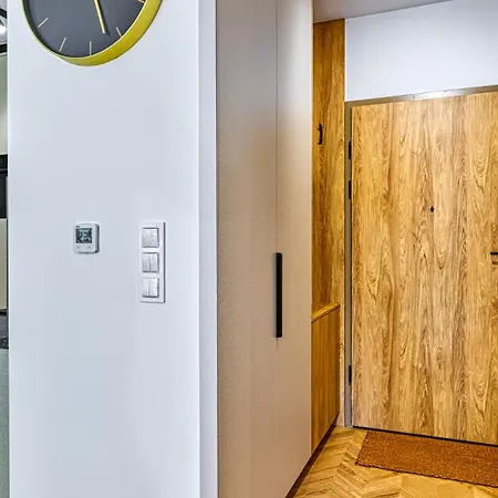 Butikowe Pine By Royal Aparts