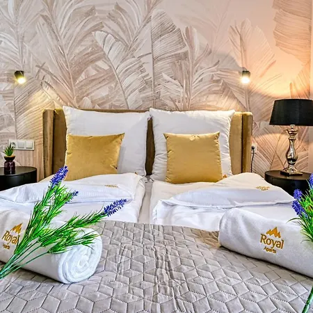 Butikowe Pine By Royal Aparts דירה שצ'קלארסקה פוראובה