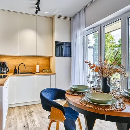 Butikowe Pine By Royal Aparts